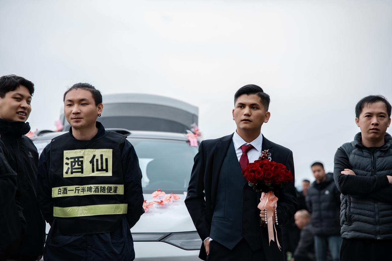 有人说像吴彦祖，也有人说像彭于晏，我怎么感觉更像C罗