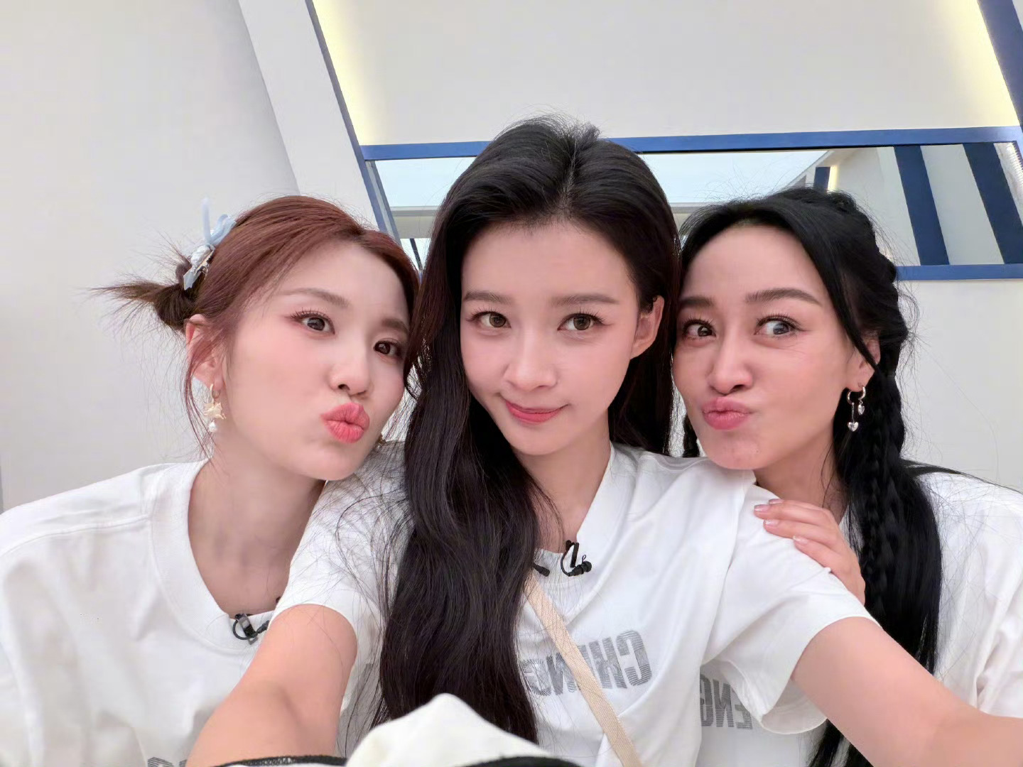 孙怡晒与张慧雯赵子琪合照三位姐姐同框好养眼！期待“怡雯琪”组合在一公舞台的精彩表