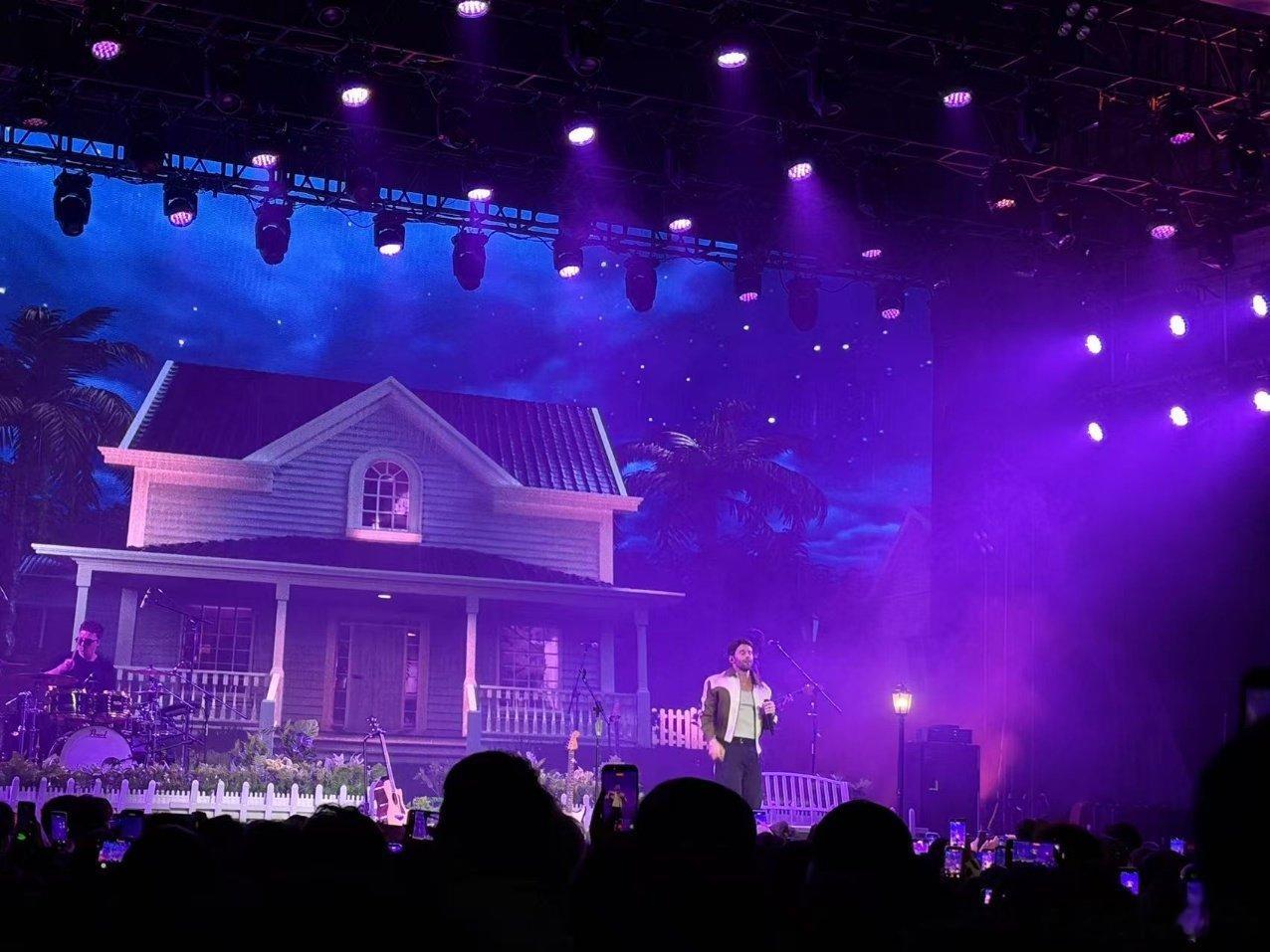 jakemiller氛围现场livehaouse耳机循环再多遍，都抵不上 Jak