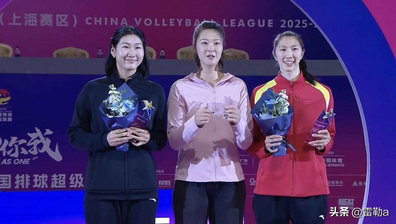 女排超级联赛上海女排夺冠几点有趣事！

①上海女排时隔25年终于重新登上领奖台，