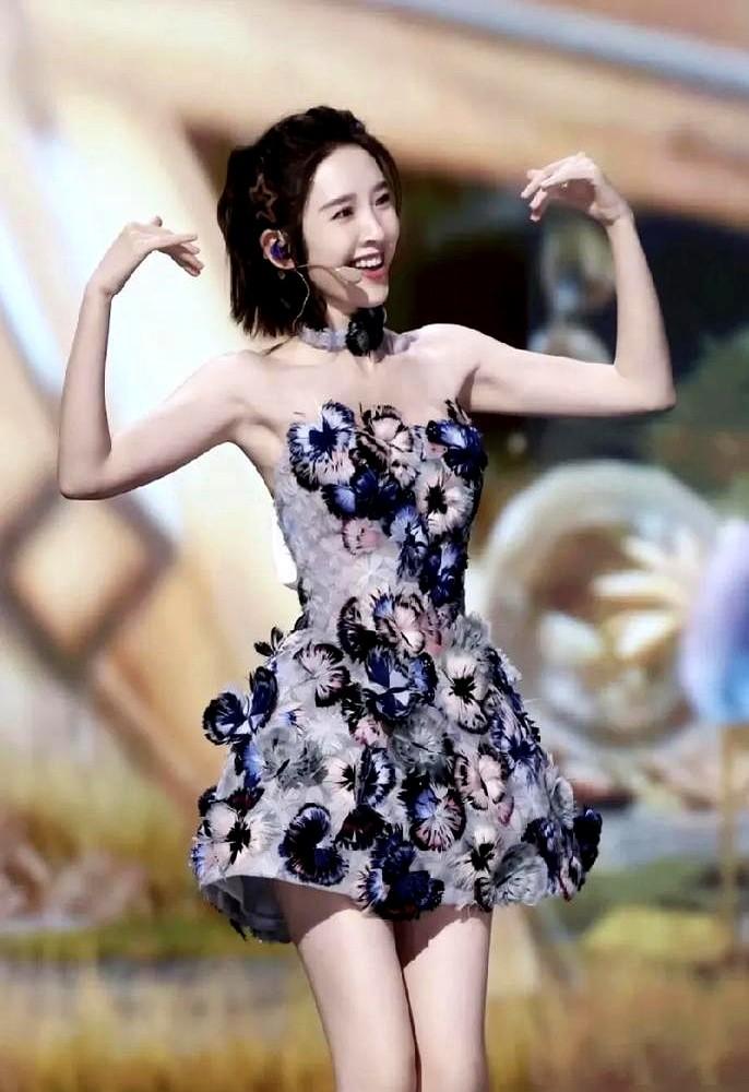 怎么到我这就成了伤风

我妈直接堵在门口，死活不让我出门！就因为我穿了双白色长靴