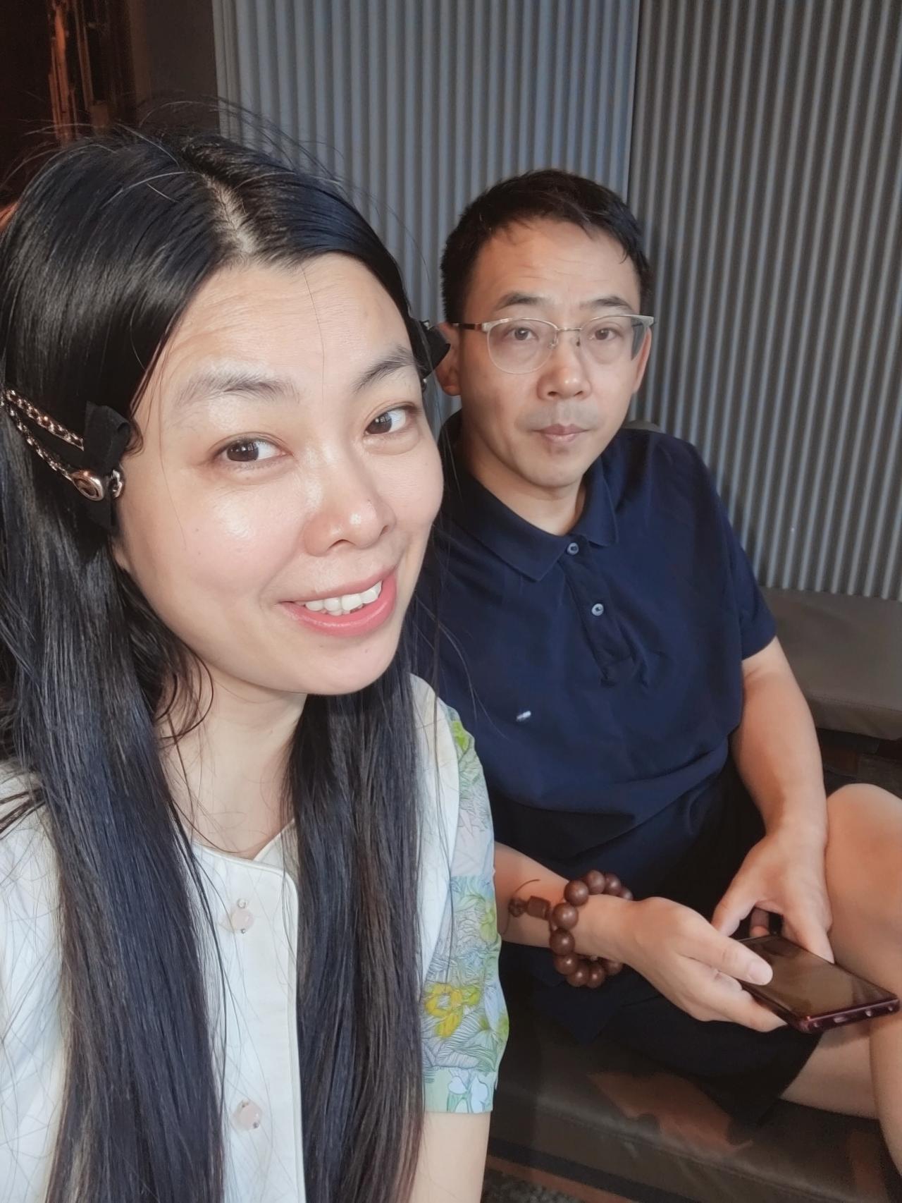 周末又至，今天外面有点凉，柔柔的，爽爽的，风一吹甚至有点冷了。闲来无事，一早与家