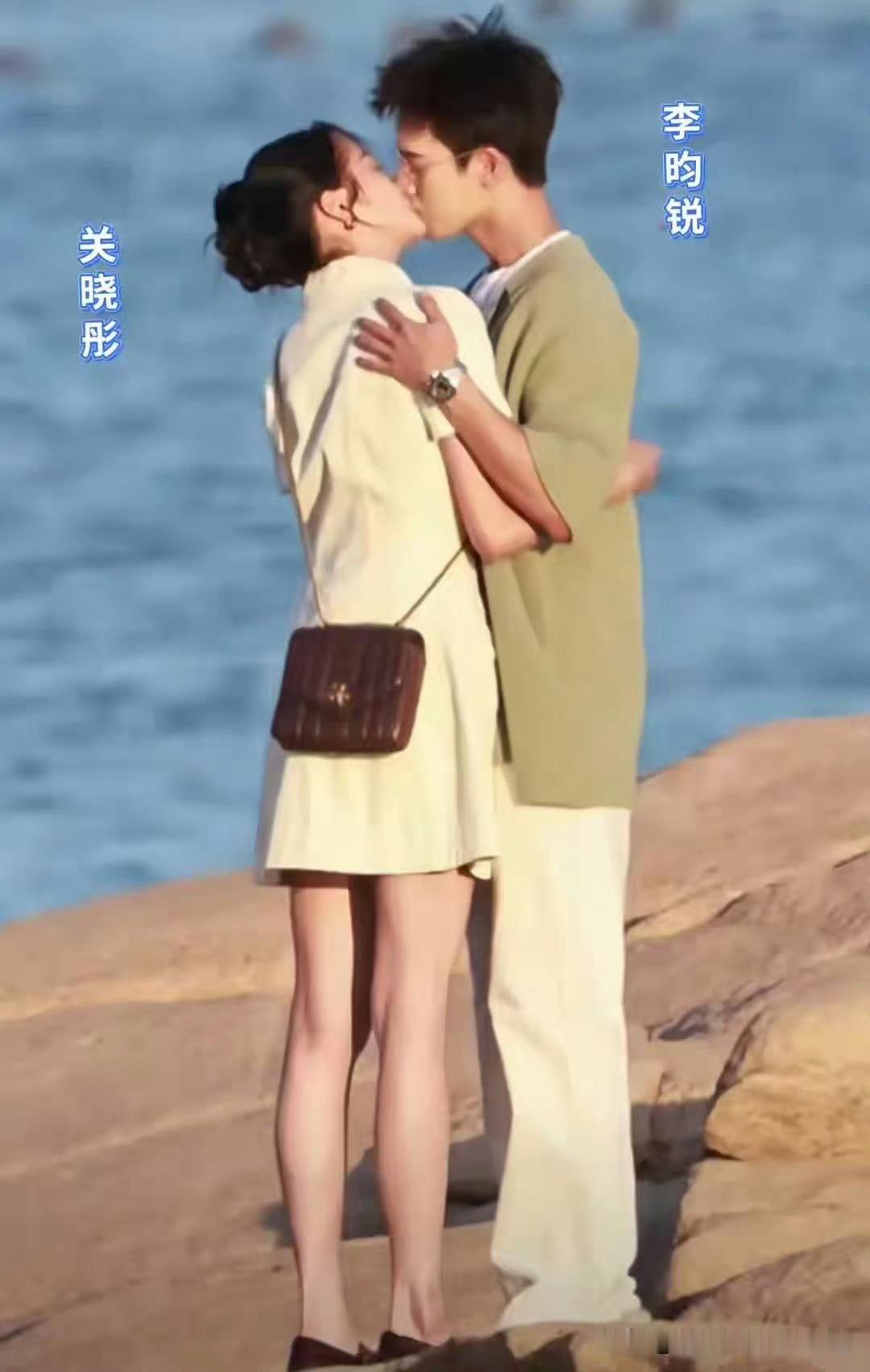 这咋看出来伸舌头了？我咋没看出来？
