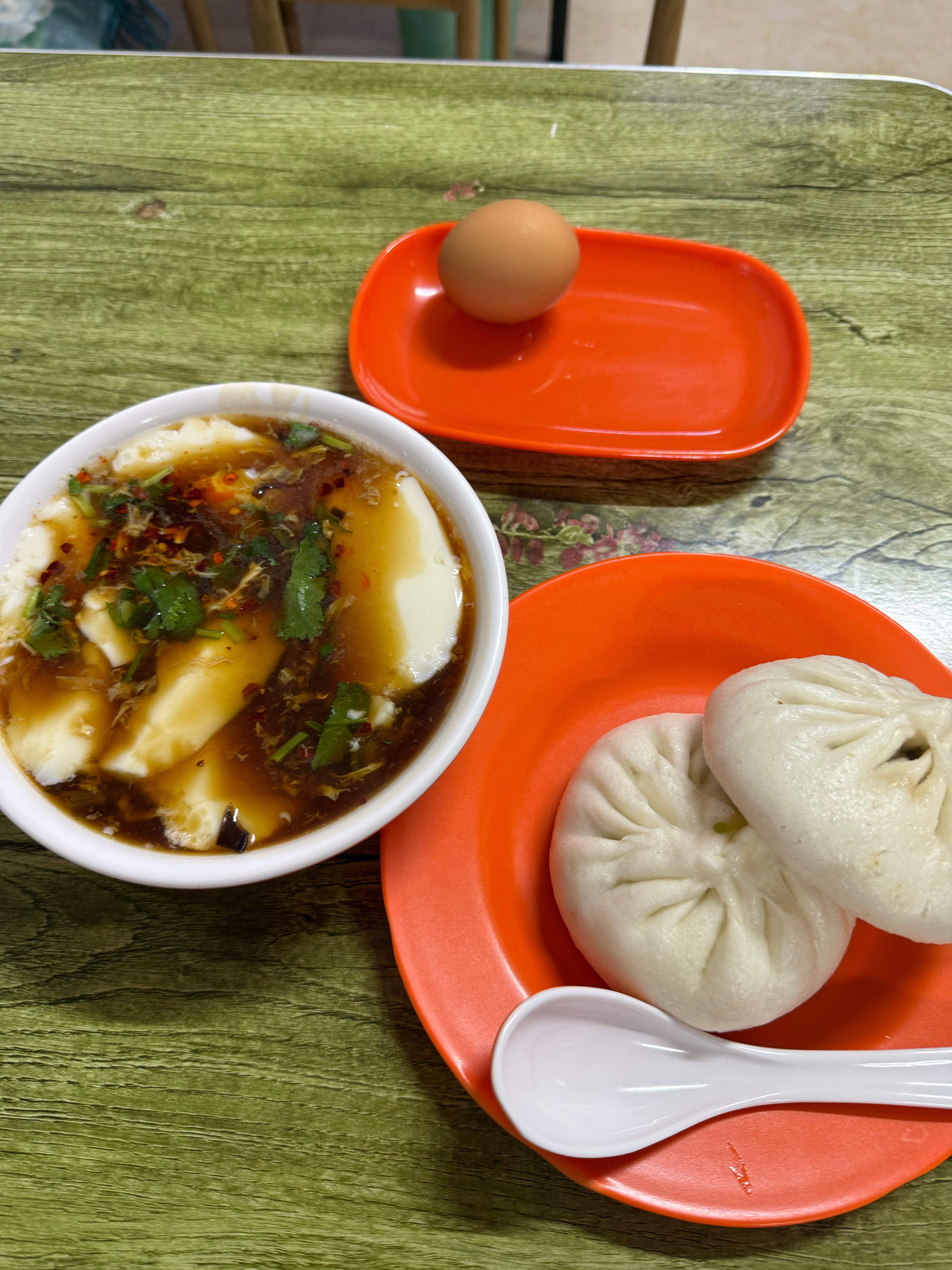 凌晨五点吃早餐