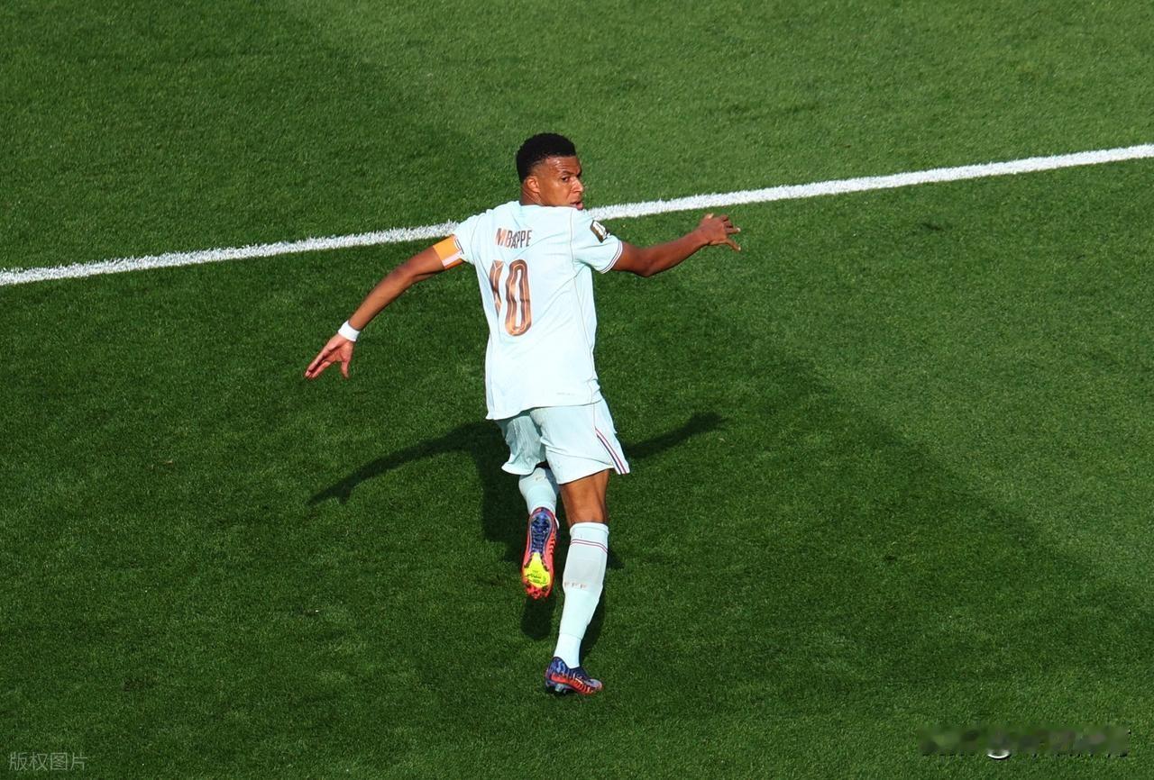 姆巴佩会成为新一代的球王吗
姆巴佩 足球 2026世界杯
 
梅罗时代落幕，足坛