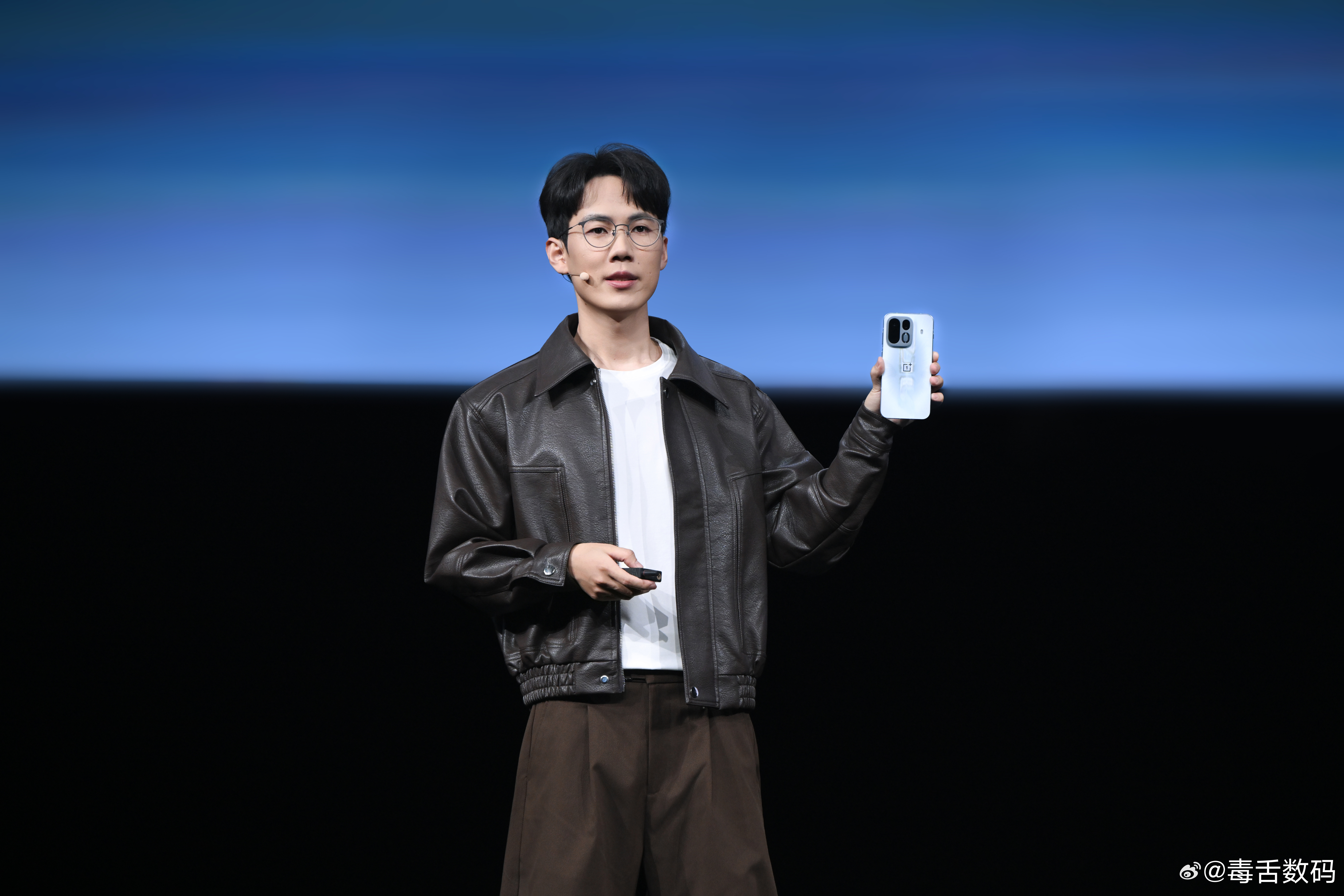 一加 Ace 7 系列价格公布一加Ace 7：12+256GB限时2761.65