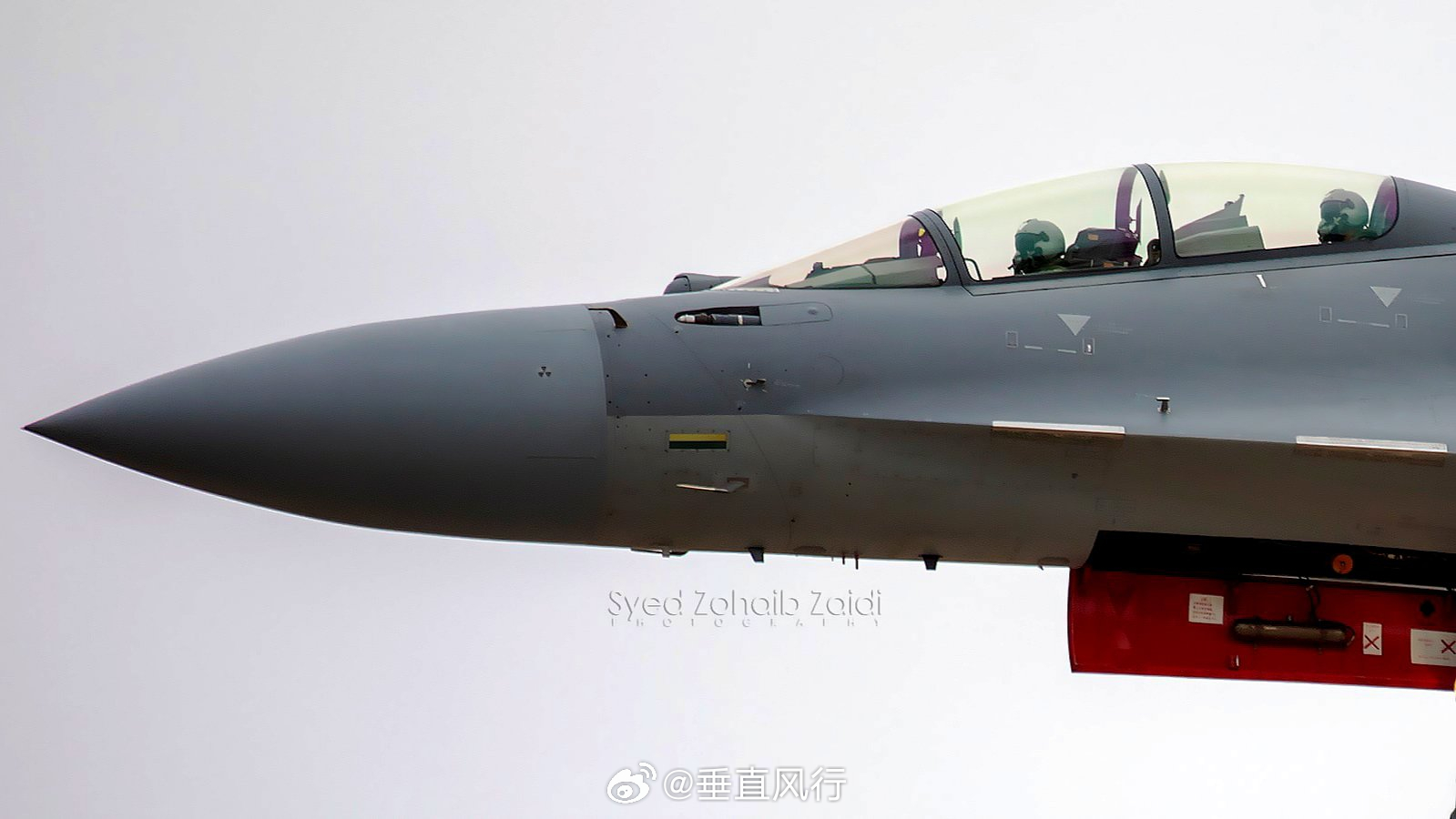 在卡拉奇经停时的中国空军战机航空创作计划 歼16对抗阵风现场画面