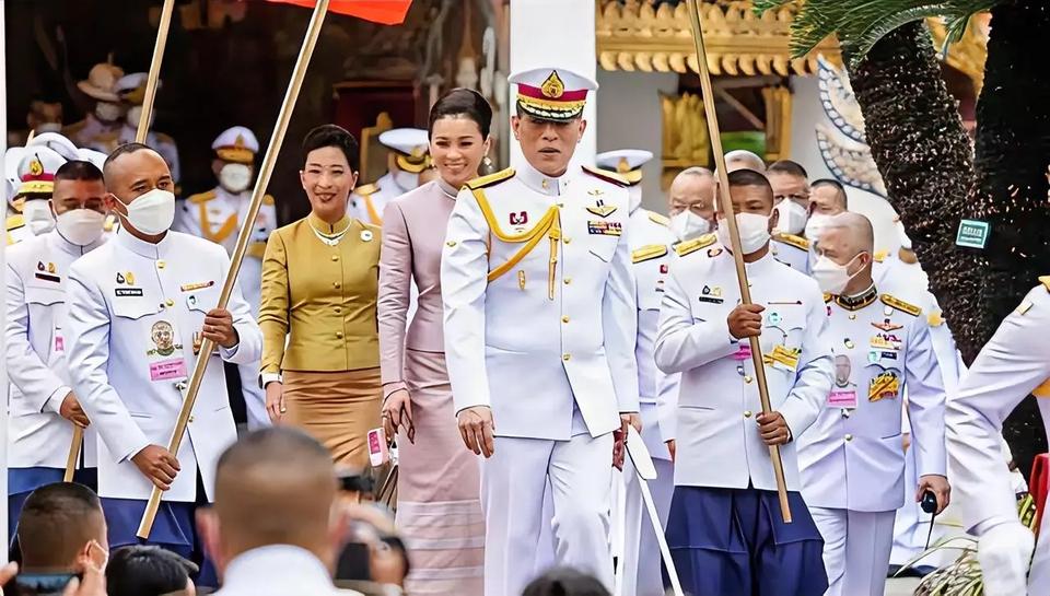 泰国王室与军方麻烦大了，泰国要提前举行大选了！  

根据为泰党秘书长的说法，泰