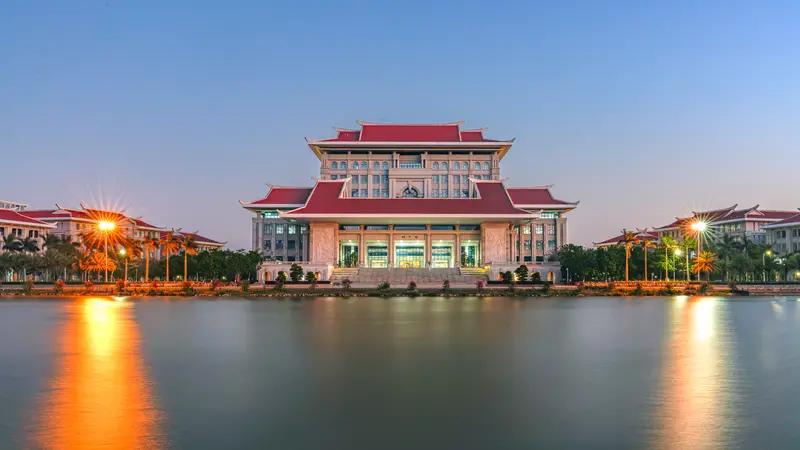 地域是一个大学发展的重要因素，南京作为长三角副中心城市，全国第二省江苏省省会，地