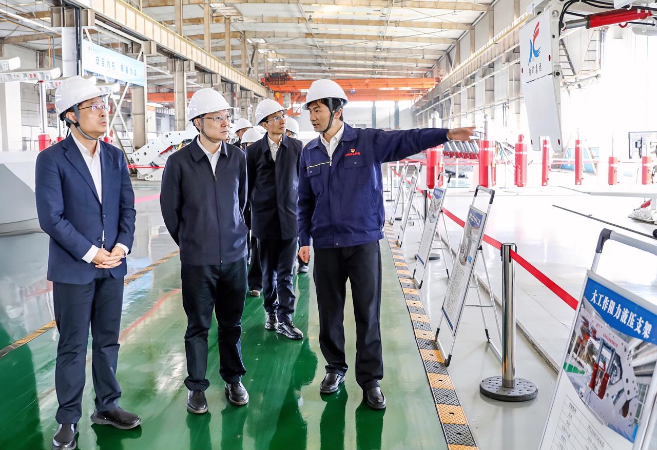 3月10日，江苏省市场监管局副局长孙沪兵一行到徐矿集团调研指导，深入了解徐矿集团