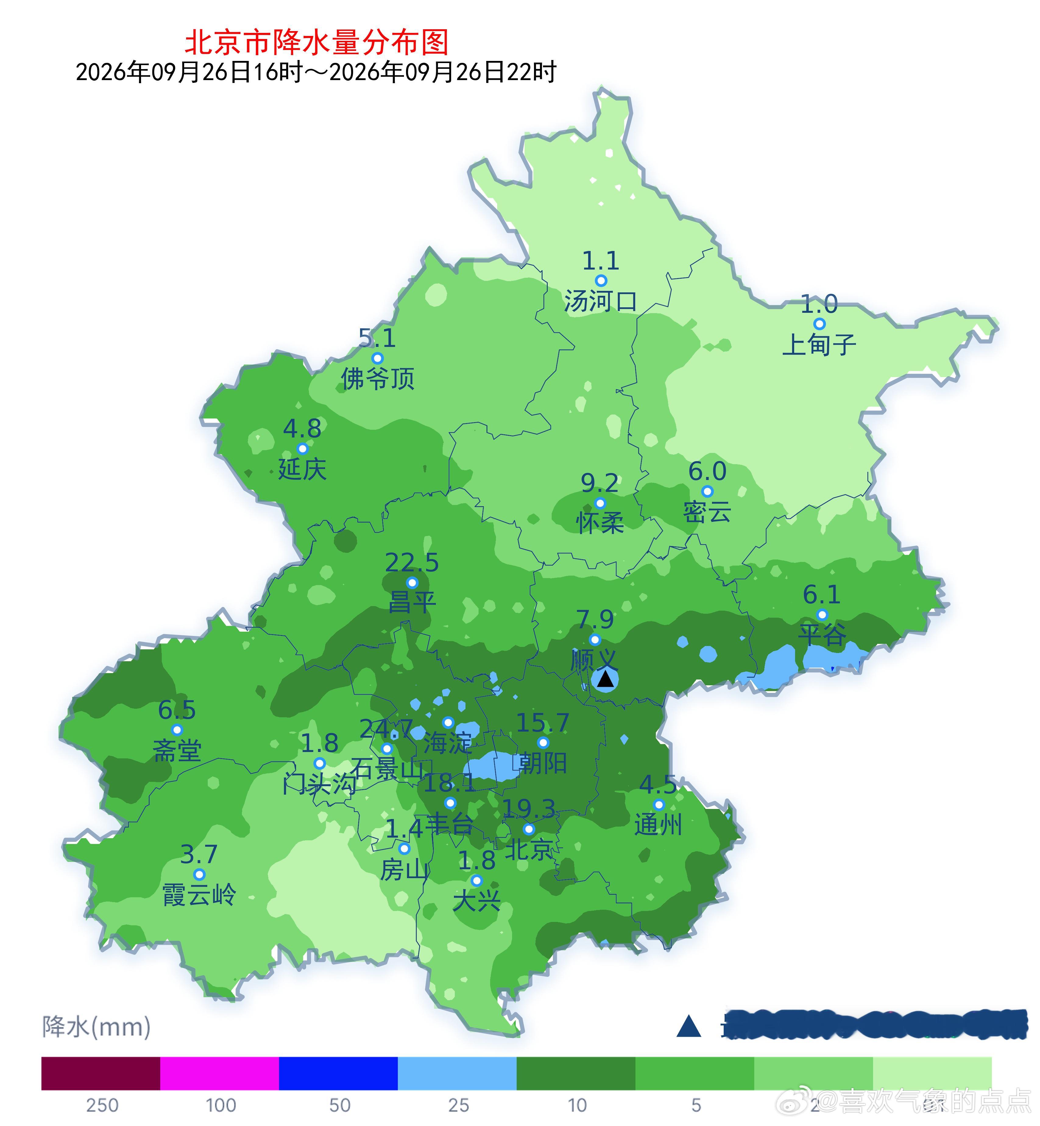 气象观察团 受东移高空槽影响，今晚北京多地出现了雷阵雨天气，局地短时雨强大，并伴