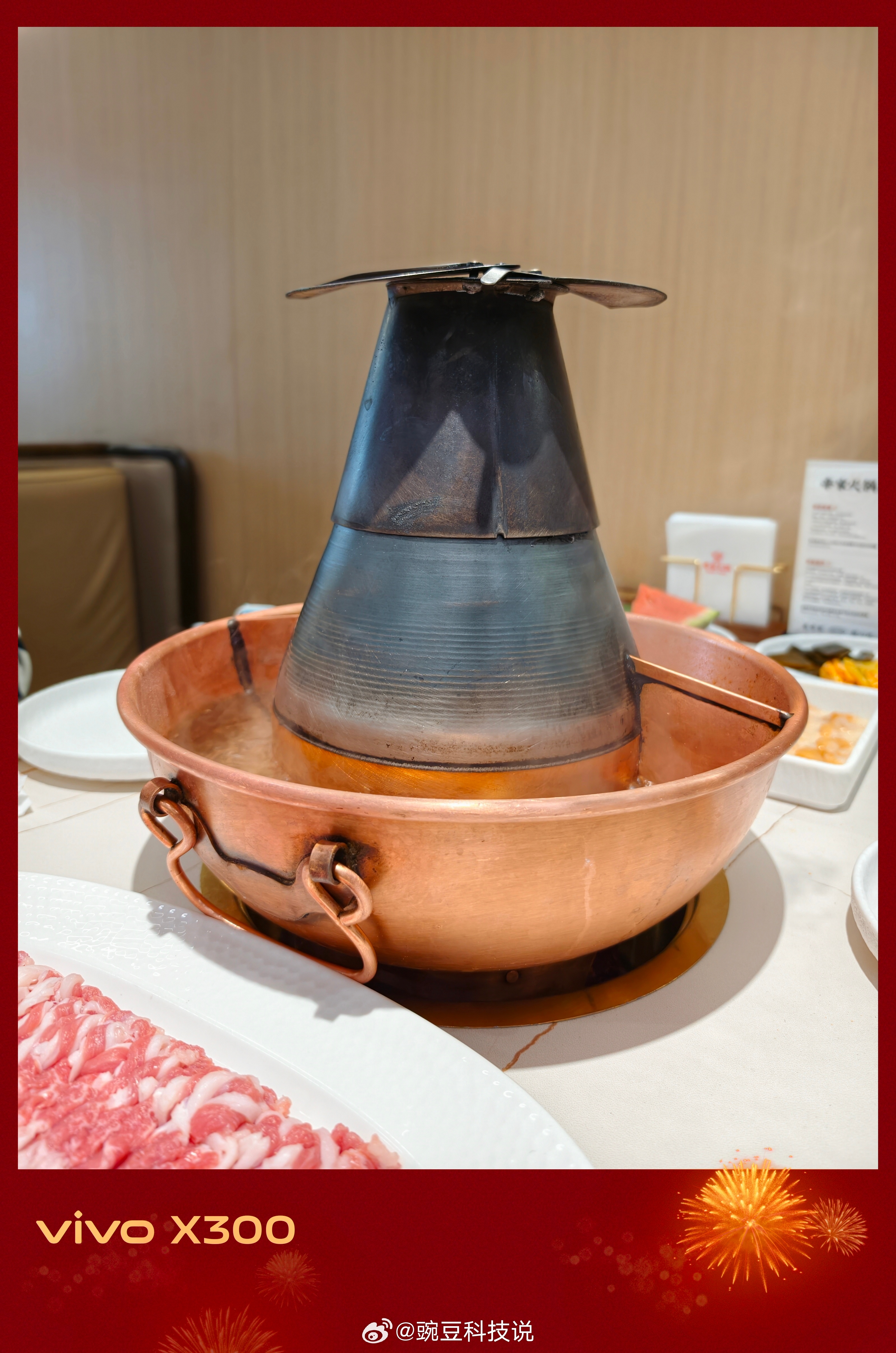 大冬天的，还是老北京铜锅得劲，必须是羊肉，再来点海鲜清清口。图二，有认识的吗？