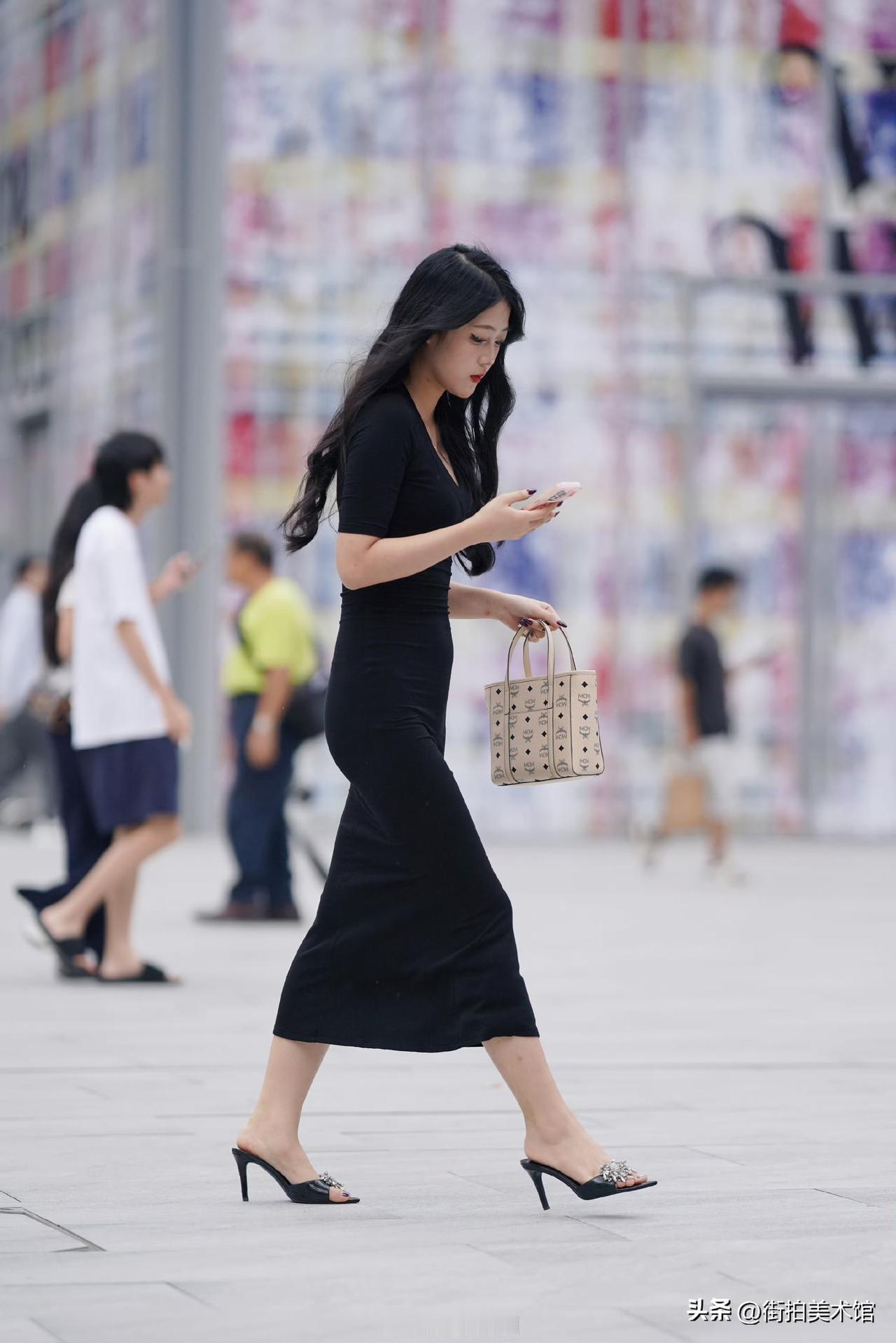 优雅黑裙穿搭，都市时尚感十足！气质黑裙搭配 性感黑裙穿搭 露肩黑裙穿搭 绝美黑裙