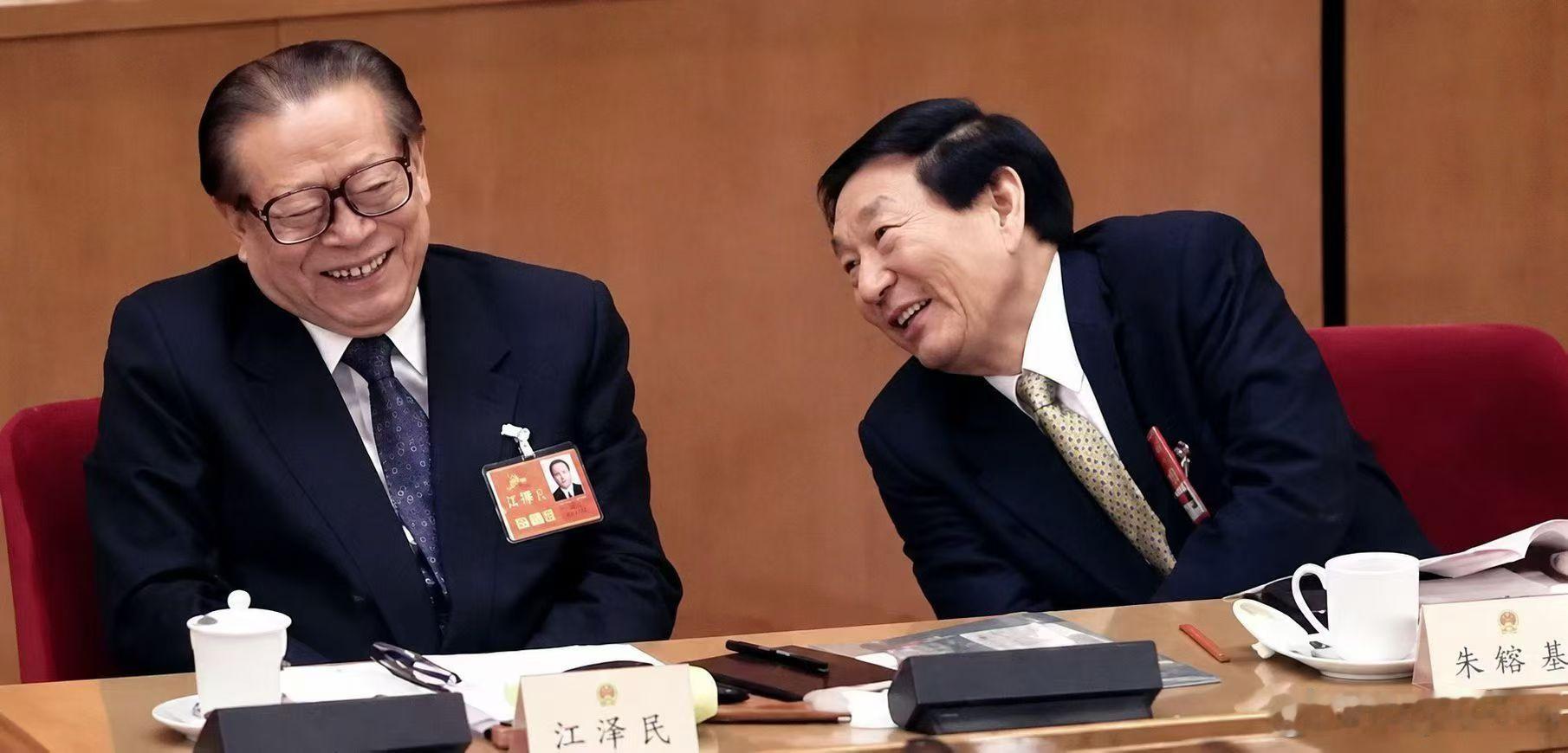 一代人有一代人的使命我们的使命就是让镰刀锤子旗永远鲜红下去 