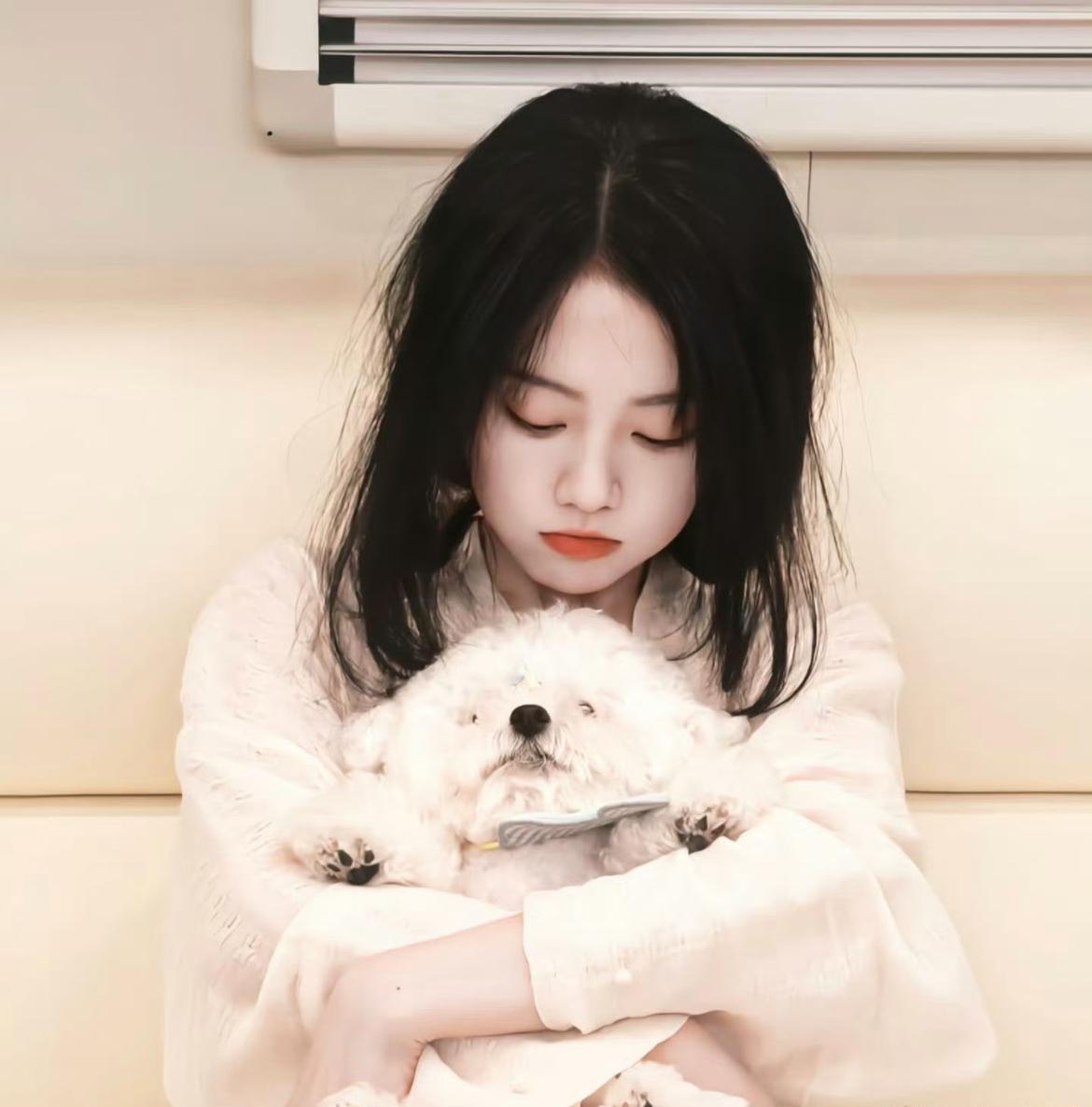 看到网上说谭松韵这事儿，我这退休在家的老太婆也忍不住想唠两句。

说得太对了，我