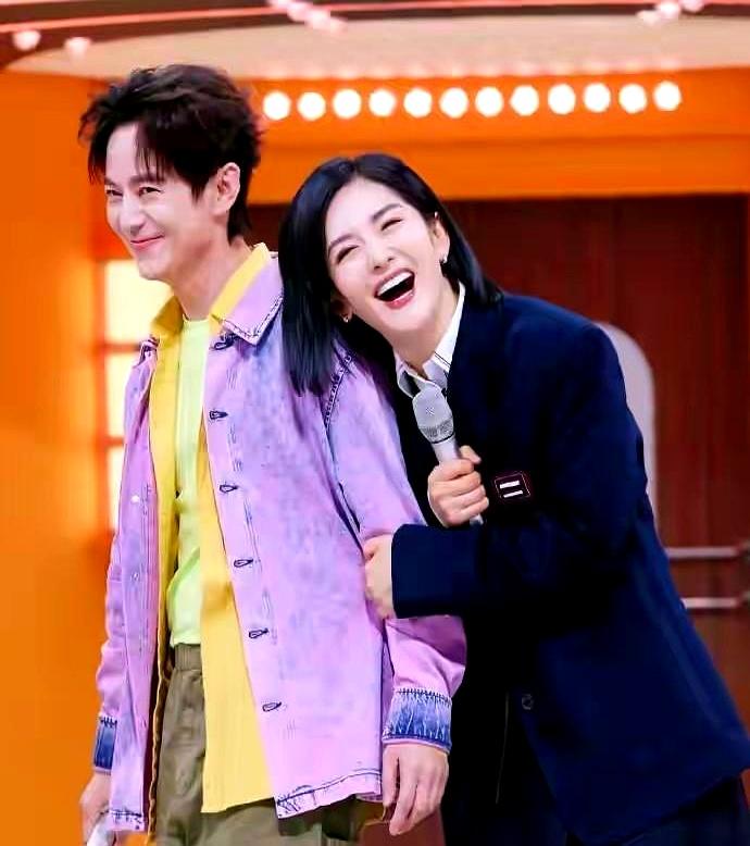 娱乐圈的友情，真能扛过20年？
 

何炅和谢娜就这么干了。今年何炅52岁生日，