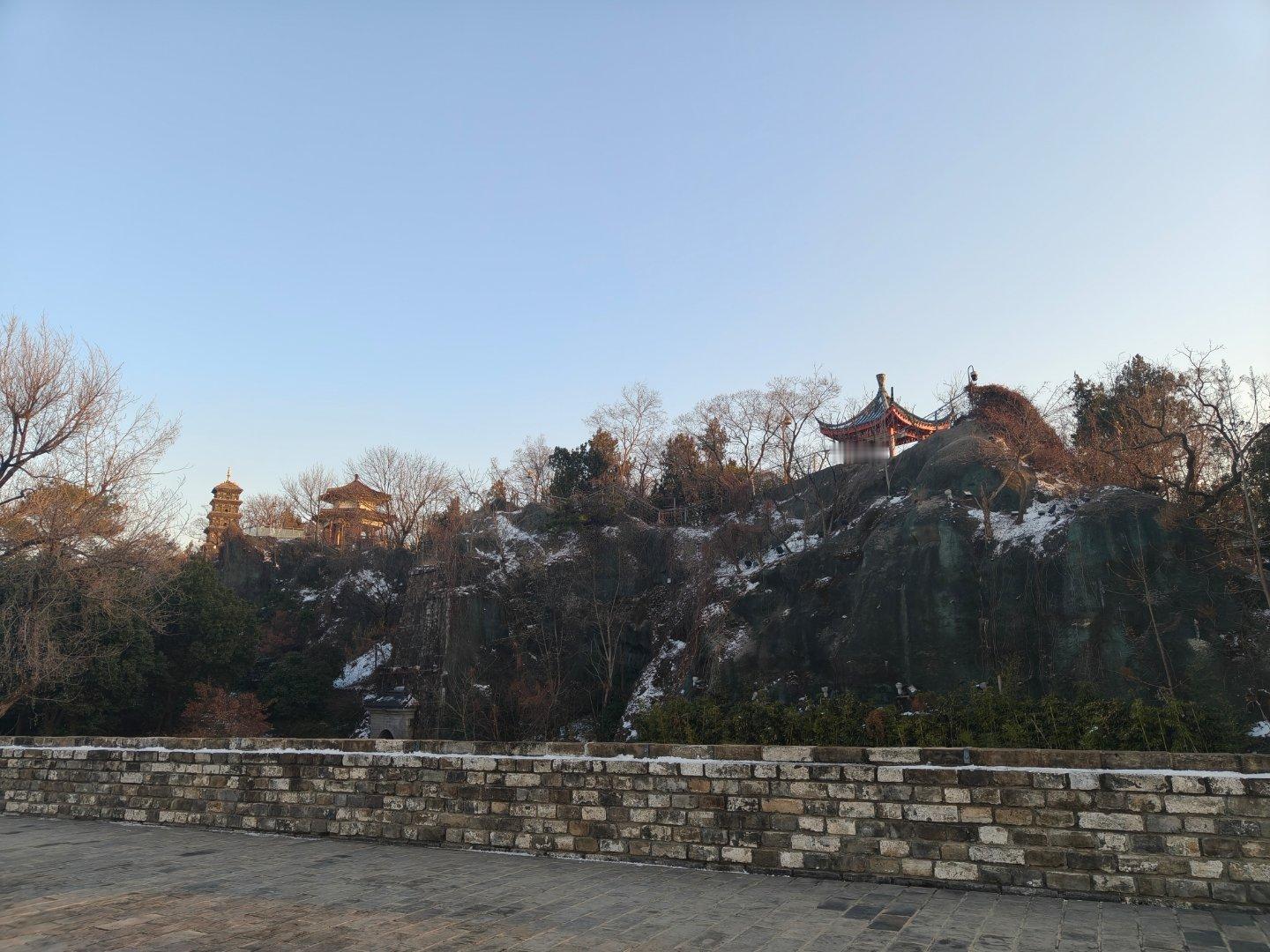 愿你忠于自己，活的认真，笑的放肆，开心 