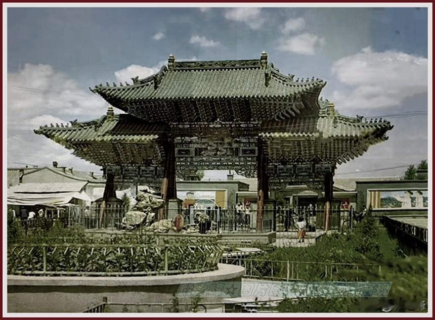 请看一下这张呼和浩特旧照片，你还对过去的这个地方记忆犹新吗？
呼和浩特变迁 这是