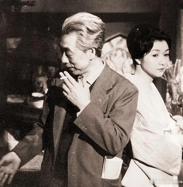 成濑巳喜男是比任何人都懂女性苦楚的导演。小津描绘家庭里沉静的释然，而成濑平淡铺陈