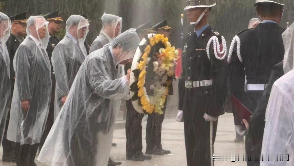 狼狈的人狼狈的相！

我们对分裂国家的人嗤之以鼻，视为过街老鼠，人人喊打。而赖清