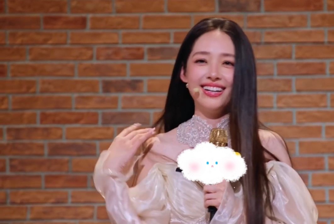 被郭碧婷转身笑治愈了郭碧婷的转身笑太有魔力，还是那个温柔明媚的益达女孩，一回头笑