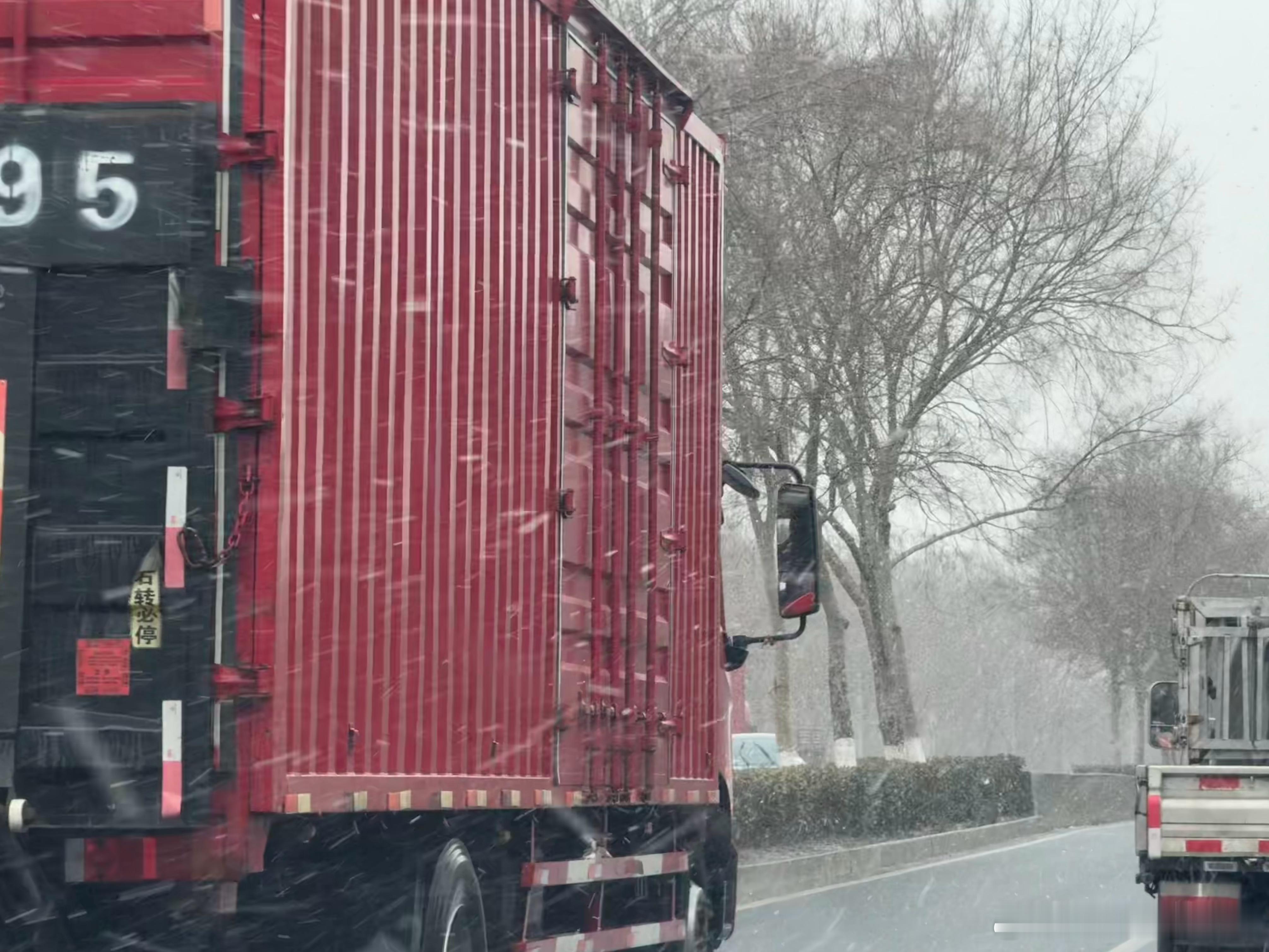 上海终于下雪了