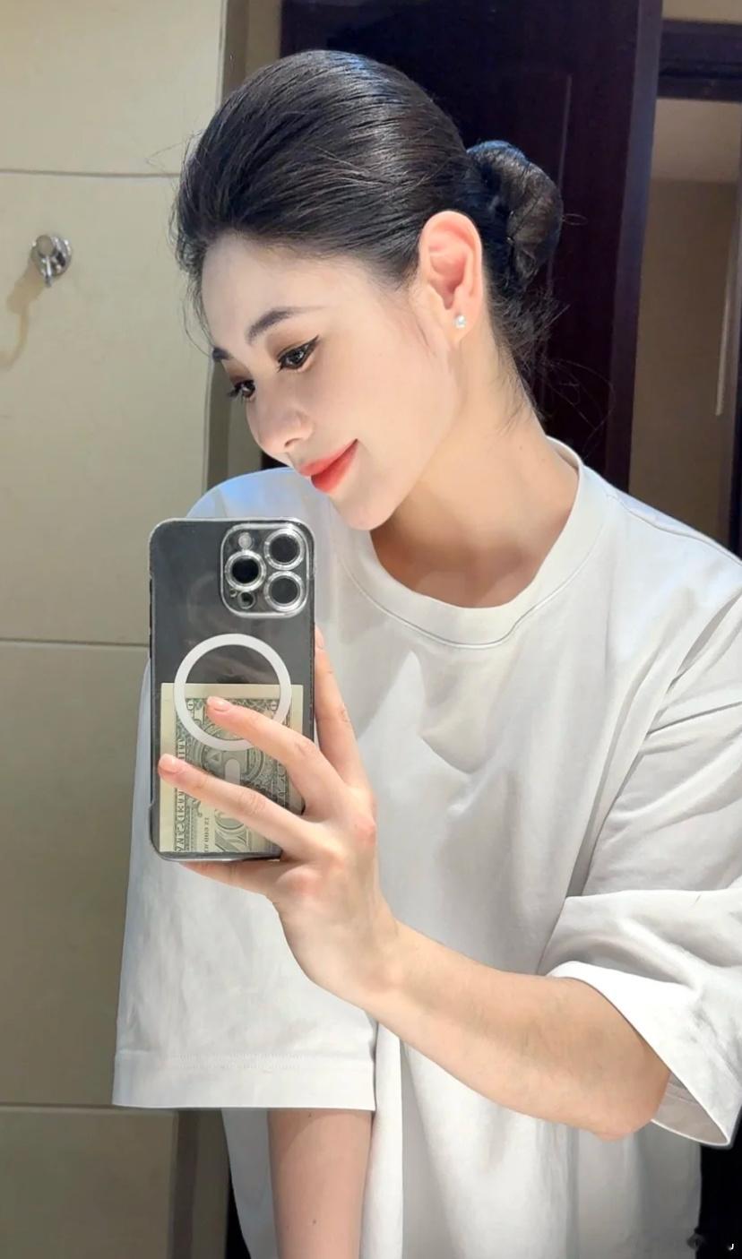 下班后的空姐，都在干啥呢。 ​​​