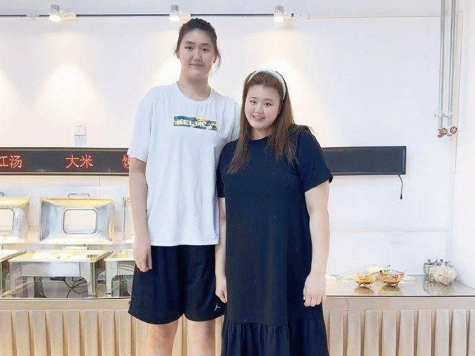 既生彤，何生宇！
大宝贝刘禹彤最终无缘中国女篮12人大名单，不少粉丝为她深感遗憾