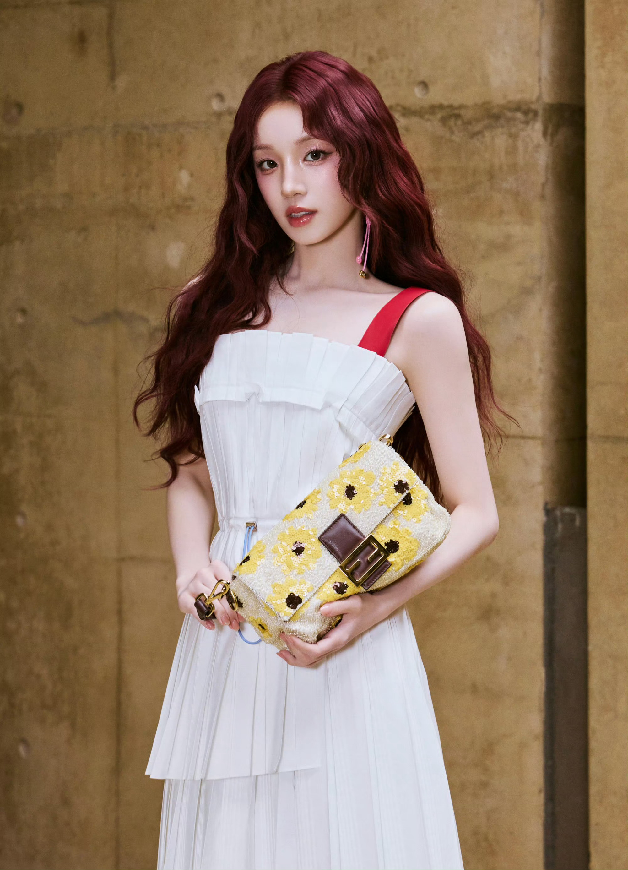 宋雨琦 in FENDI 📸🍂  今日造型图集，作为品牌大使亮相景德镇活动，