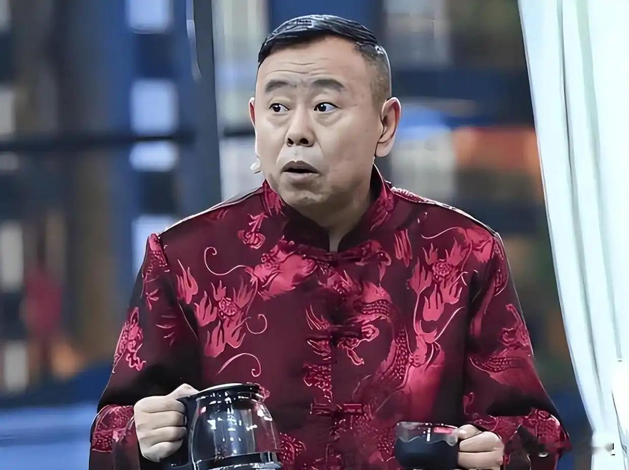 1998年，潘长江看中了北京一套紧临长安街的房子，一共266平方米，一进门就是1