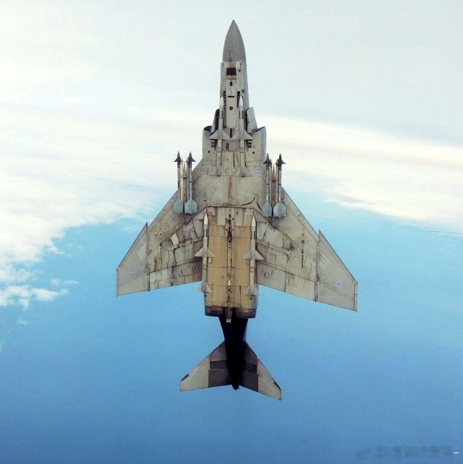 皇家空军的鬼怪机腹照[doge][二哈]#武器装备##外军影像##兵器影像# ​