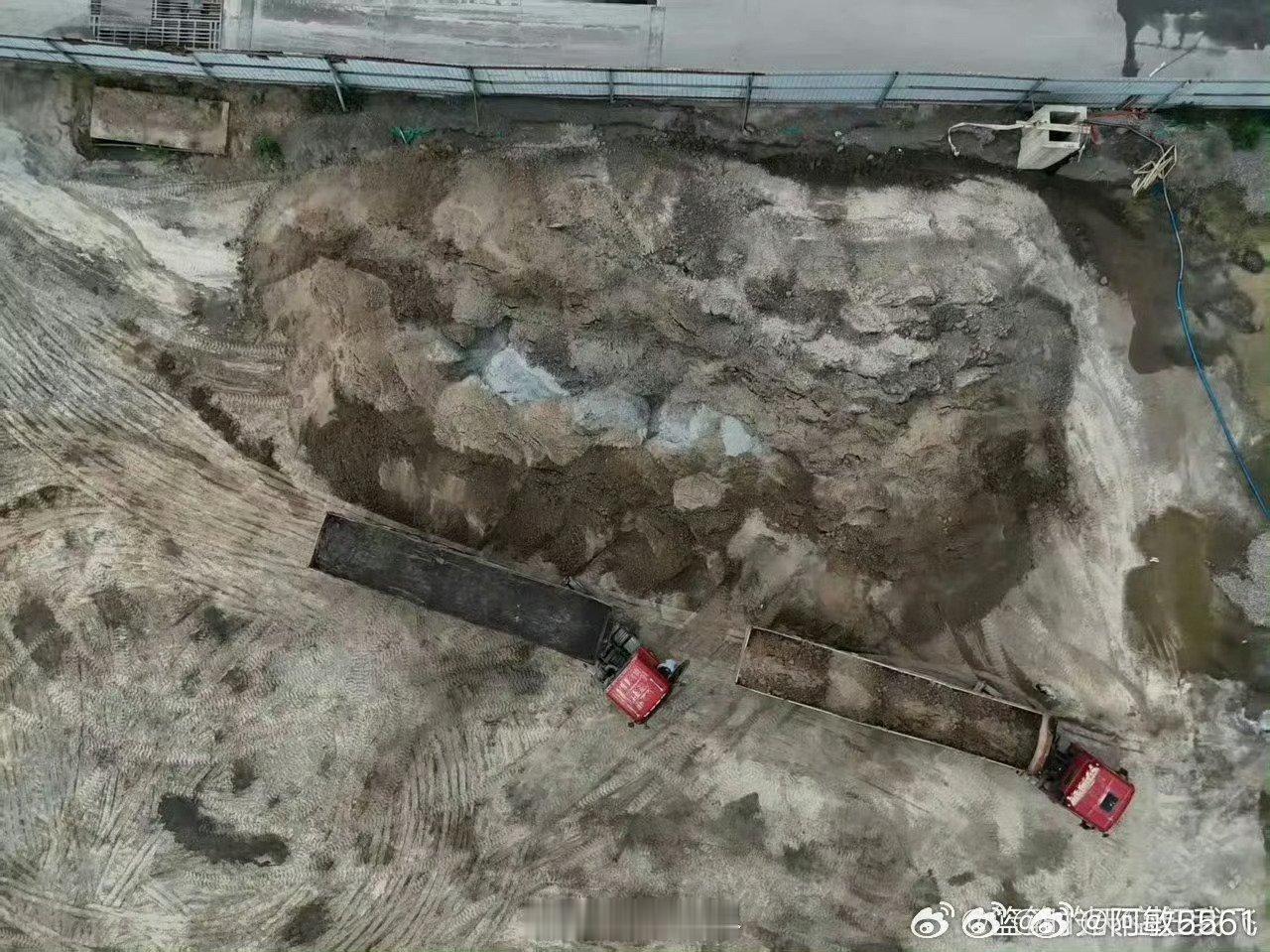 环境保护 滨州博兴一无名沙石料场露天堆放严重污染，有村民反应位于店子镇icon董