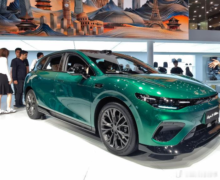 零跑Lafa5 Ultra北京车展上市零跑现在是新势力销量冠军，不过这次北京车展