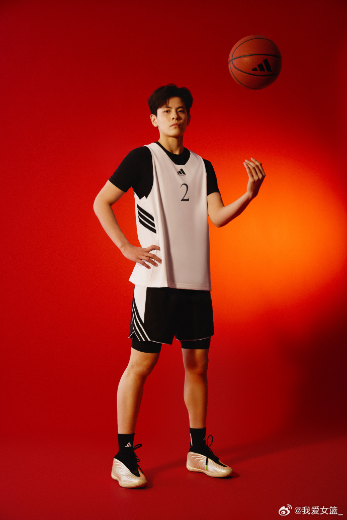 【杨舒予签约阿迪达斯】官宣杨舒予加入阿迪达斯大家庭！中国女篮