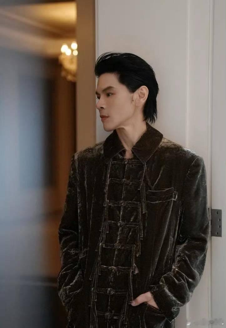 向太不满易立竞采访向佐理清前因后果再吃瓜，向太的情绪更多来自家事被错误传播，儿子