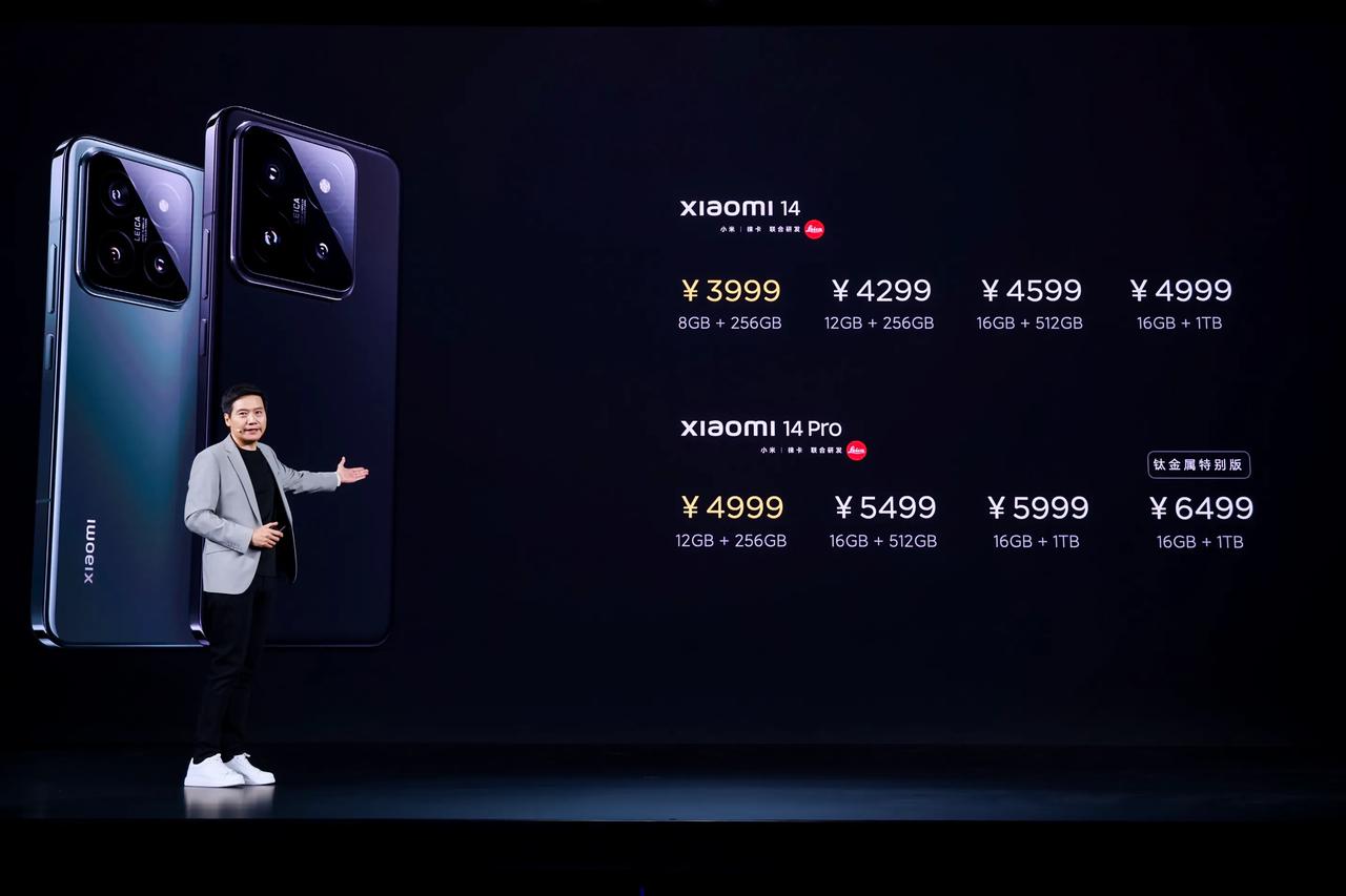 小米14最牛的地方：

1，全面对标iPhone 15 Pro，去年的小米13还