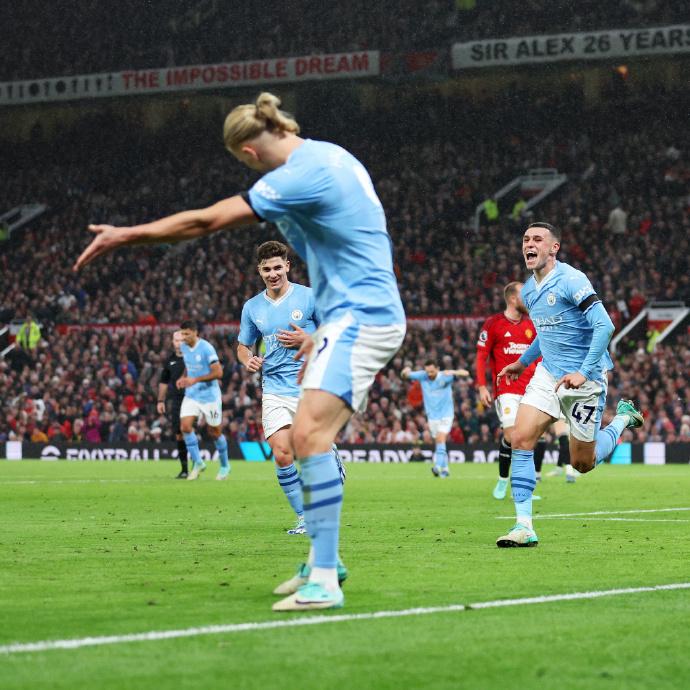 最敬业的迎宾：哈兰德！[捂脸]“帅哥，这边请，尽情地欢跳吧”。