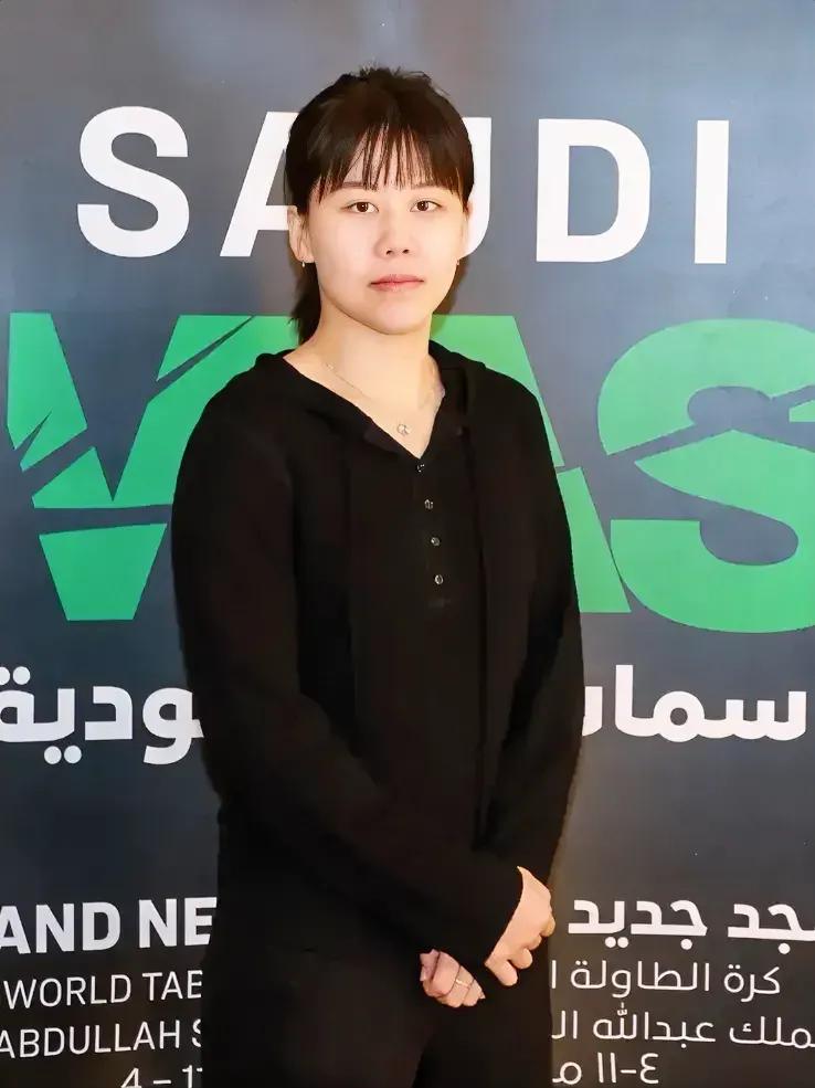 气质优雅的陈幸同！
在女乒选手中，陈幸同属于气质优雅的选手，她貌相清秀，气定神闲