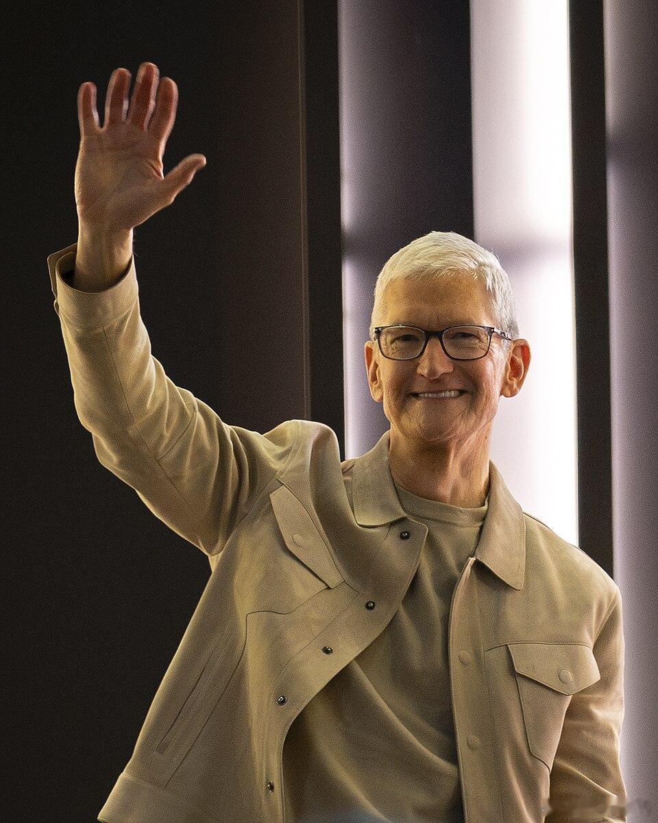 Tim Cook 作为苹果 CEO 的最后一次苹果财报电话会议，就在今天。从20