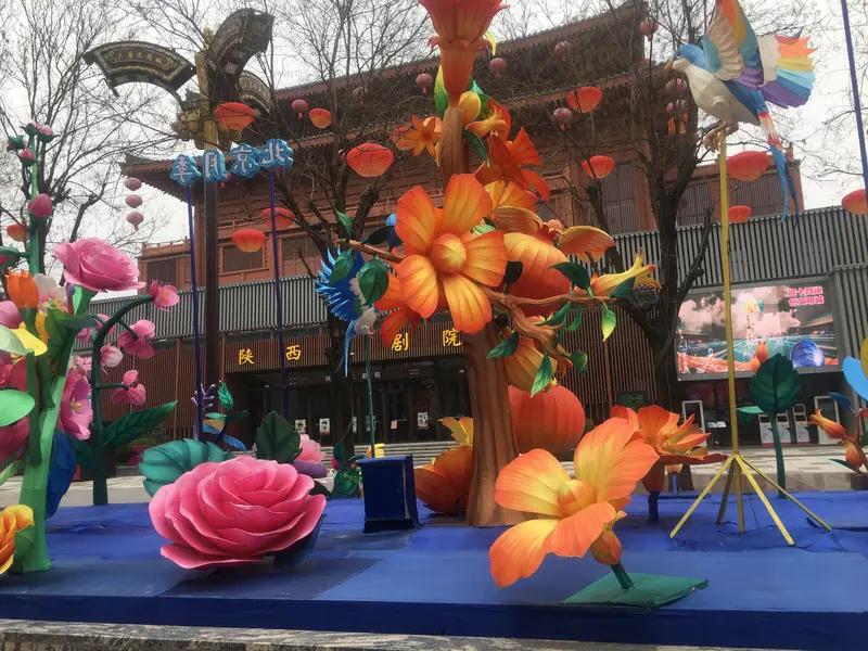 北京昌平春节玩出新花样！2.4米高跷偶剧、百场街头魔术，这才是“京彩闹春”的天花