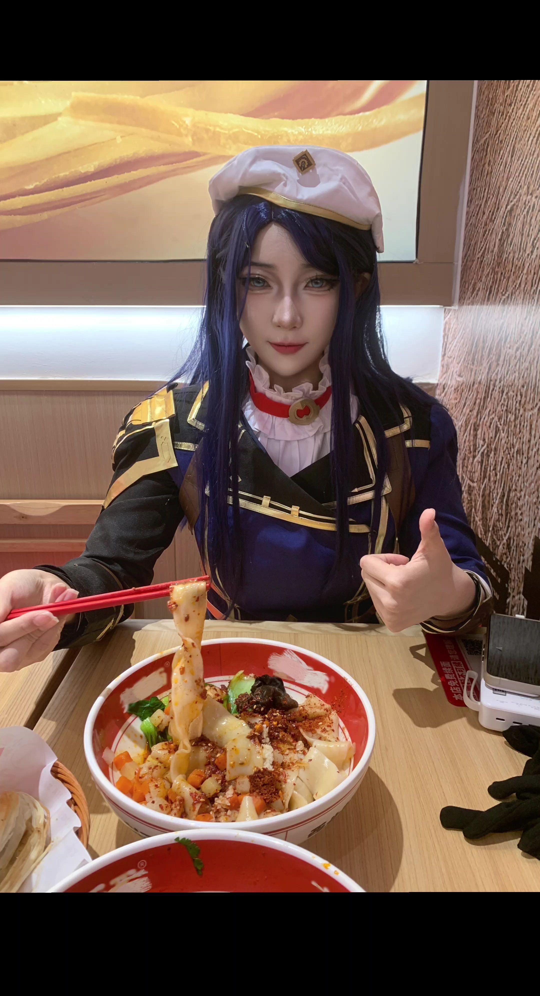 上城人咋了 上城人来山东也得喝面条子也。