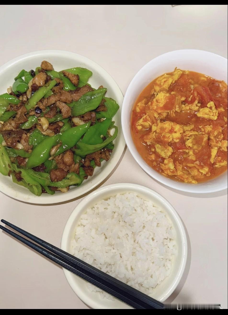 我必须承认，
我和老公没什么大本事，
老公月工资5500，而我也就3000块钱。