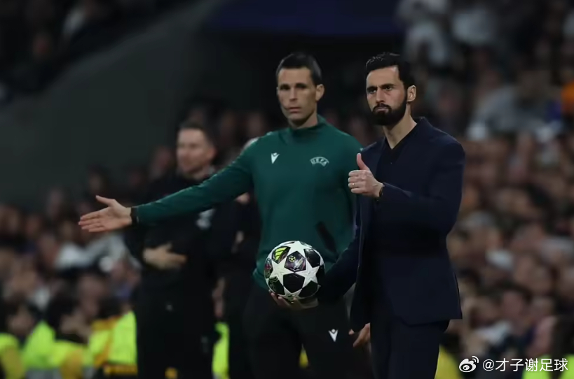 据《马卡报》报道，在皇马大胜曼城后的第二天，皇马主帅阿韦洛亚和他的教练组依然在瓦
