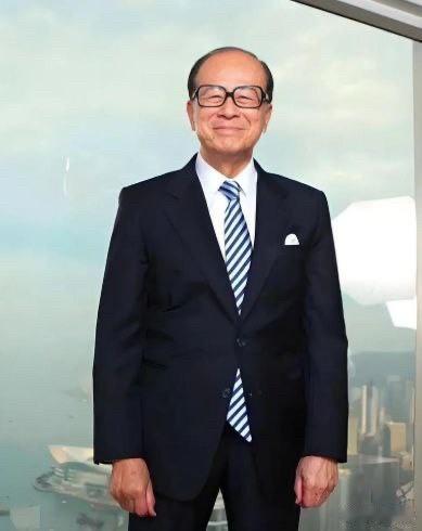 李嘉诚基金会将拨出8000万港元
对香港大火伸出援助之手
关键时刻共筑一心

香