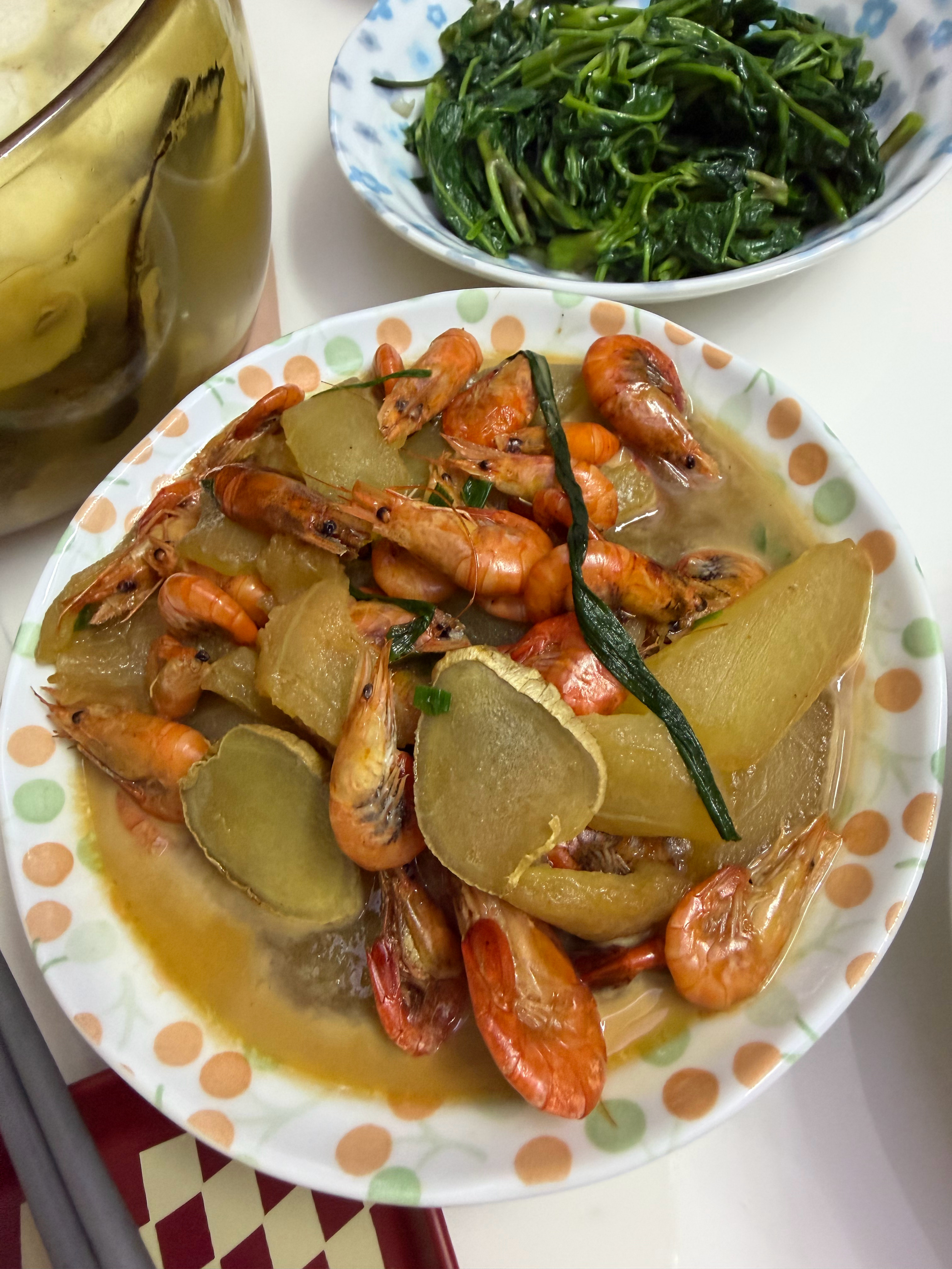 农村夏天菜河虾黄瓜 