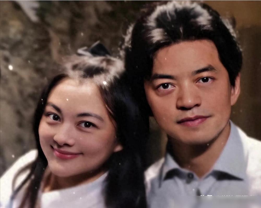 孟小蓓街头“腰粗两倍”被嘲，你敢信这是李健的清华博士妻子吗？
 
本来是李健在东