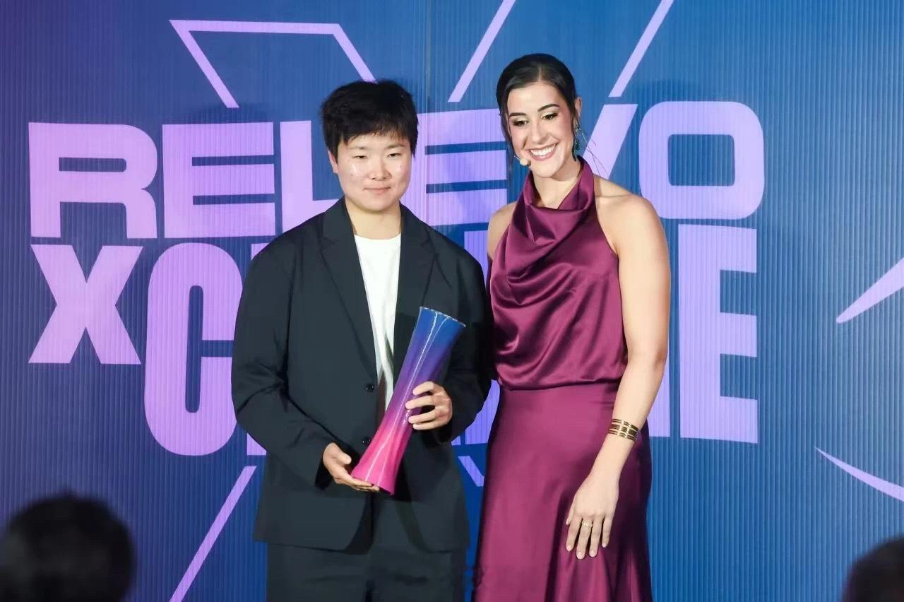 西班牙第一届“体育的接力与变革” Relevo X Change 庆典上，中国羽