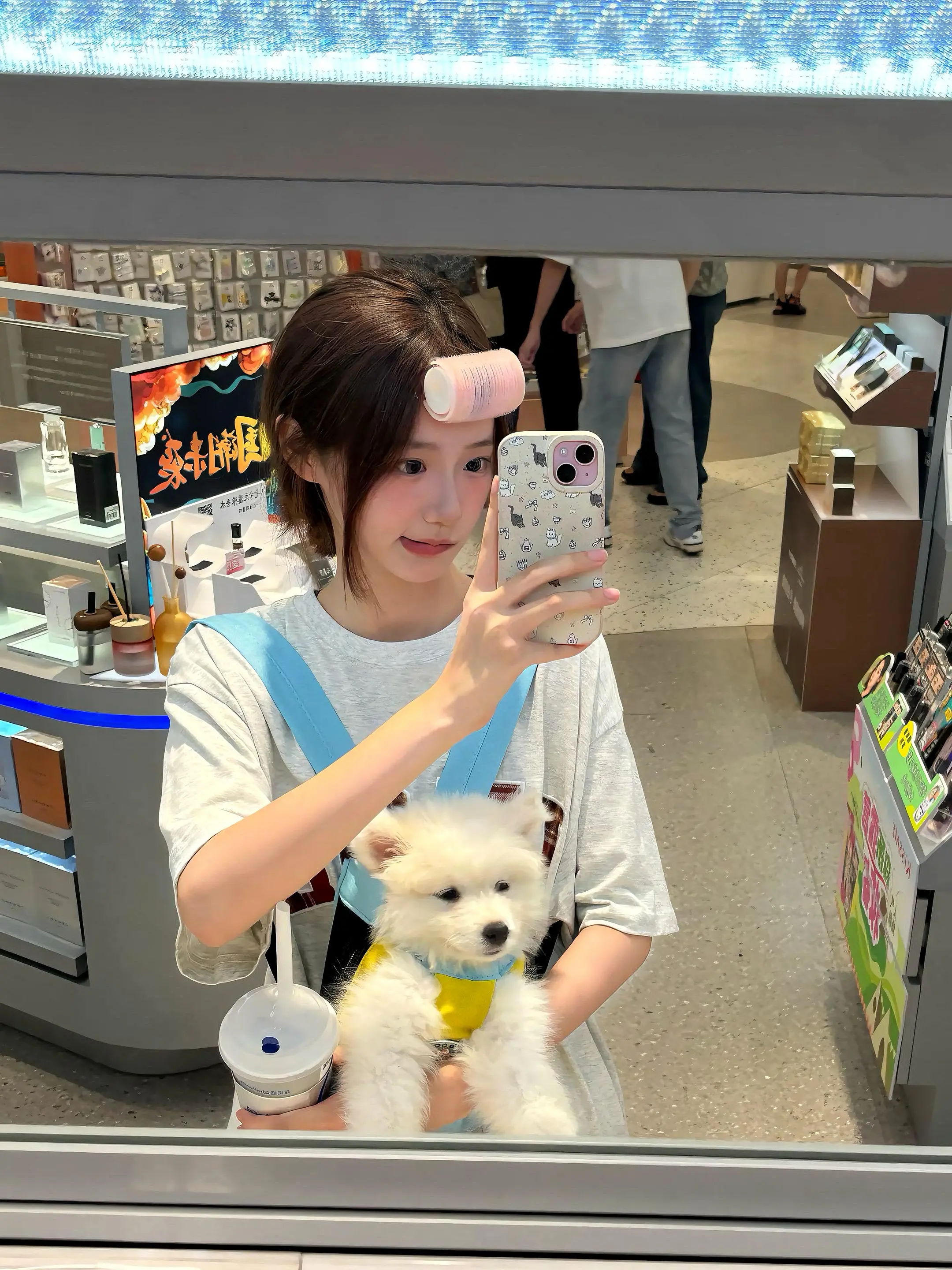 我倾家荡产买了把剑 准备喝完酒就上路碰巧你在邻座笑 从此心中再无江湖