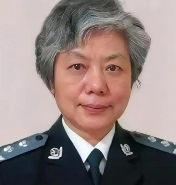“不能判刑，那就高额罚款！”中国人民公安大学李玫瑾教授建议，凡是扶了老人被要求天