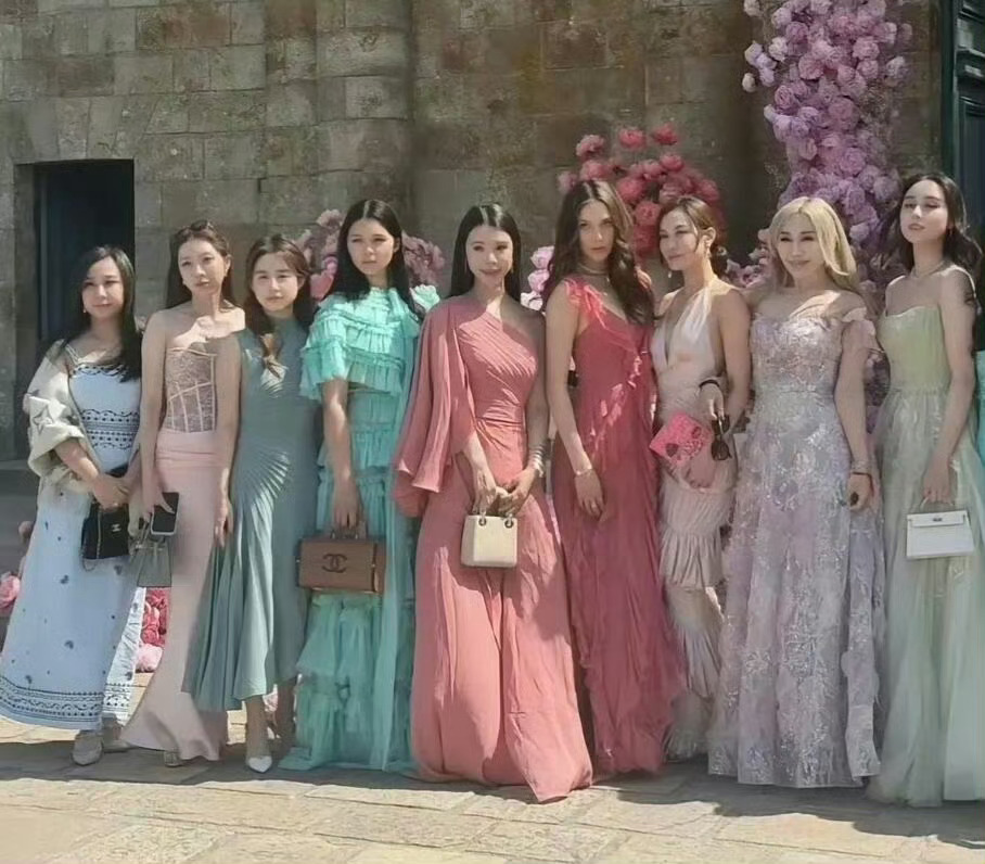 奚梦瑶的朋友圈都是上流社会名媛啊...... 